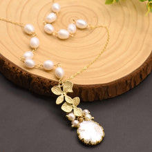Load image into Gallery viewer, 18K Gold Baroque Pearl Necklace For Women Dainty Simple Leaf Pendant Natural Real Freshwater Pearl Jewelry Wedding Charm Mother Birthday Gifts Bridesmaid Hanging Jewelry (Baroque)