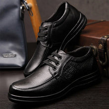 Load image into Gallery viewer, New High Quality Genuine Leather Shoes Men Flats Fashion Men's Casual Shoes Brand Man Soft Comfortable Lace up Black ZH740
