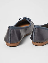 Load image into Gallery viewer, Clarks Freckle ice Size 6.5 US Blue