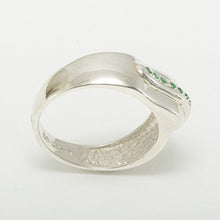 Load image into Gallery viewer, 925 Sterling Silver Natural Emerald Mens Wedding Band Ring - Size 7.75