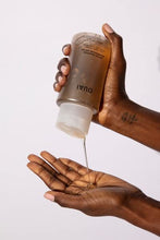 Load image into Gallery viewer, OUAI Detox Shampoo. Clarifying Cleanse for Dirt, Oil, Product and Hard Water Buildup. Get Back to Super Clean, Soft and Refreshed Locks. (10 oz)