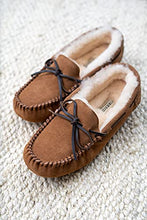 Load image into Gallery viewer, Dearfoams Women's Fireside Water Resistant Shearling Victoria Moc with Tie Slipper, Chestnut, 7