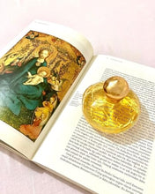 Load image into Gallery viewer, Chopard Casmir Eau de Parfum Spray For Women - 3.4 Fl Oz - Amber Vanilla Perfume For Her - Woody, Musky &amp; Fruity Scent - Luxury Long Lasting Fragrance with Notes of Coconut, Mango &amp; Sandalwood
