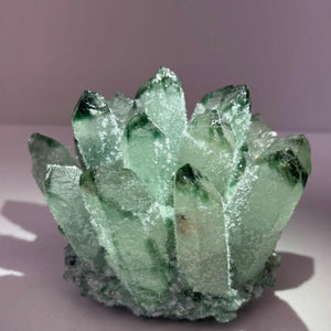 Natural Crystal Cluster Clear Quartz Mineral Crystal Cluster Cluster Healing Ornament Hue Reflection Feng Shui Home Decor (Green)