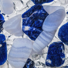 Load image into Gallery viewer, VitaJuwel GemPod BALANCE | Crystal Insert Bottles &amp; Carafes with Sodalite, Chalcedony &amp; Clear Quartz - Inner Peace, Reflection &amp; Meditation
