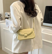 Load image into Gallery viewer, Crossbody Bags for Women Vintage Clutch Purses Shoulder Bag Classic Underarm Bag Soft PU Leather

