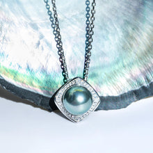 Load image into Gallery viewer, mihiarii Tahitian Black Pearl Earring and Necklace Set
