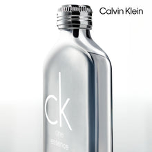 Load image into Gallery viewer, Calvin Klein CK One Essence Parfum Intense – Fresh Unisex Fragrance – With Notes of Italian Bergamot, Organic Green Tea &amp; Australian Sandalwood – Luxury Unisex Perfumes – Long Lasting Fragrance
