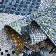 Load image into Gallery viewer, NEWLAKE Quilt Bedspread Sets-Checkered Floral Reversible Coverlet Set,Queen Size
