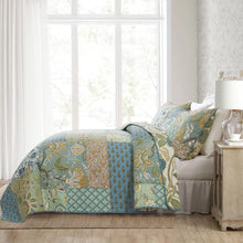Load image into Gallery viewer, NEWLAKE Quilt Set Queen Size, 100% Cotton Patchwork Green Bohemian Quilt Sets, Reversible Bedspread Lightweight and Breathable for All Seasons, Soft Quilted Bedspread with 2 Pillow Shams

