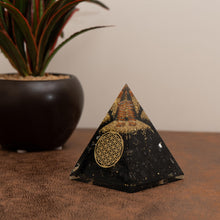 Load image into Gallery viewer, Agate Mart Energy Generator Black Tourmaline Orgonite Pyramids with Black Tourmaline Pendant - Healing- meditation orgonite pyramids E-Energy Protection and Protective Set
