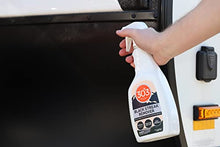 Load image into Gallery viewer, 303 Black Streak Remover - Removes Black Streaks and Dirt, Eco-Friendly, Provides A Clean, Streak-Free Finish on RVs, Campers, Pop-Ups, Motorhomes, and Boats, 32oz (30243CSR)
