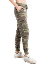 Load image into Gallery viewer, Z SUPPLY Women's The Camo Pants, Camo Green, X-Small
