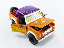 Load image into Gallery viewer, Jada 1:24 Diecast 1973 Ford Bronco with Macho Man Figure
