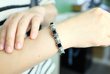 Load image into Gallery viewer, Falari Vintage Acrylic Crystal Antique Silver Stretch Bracelet (Black.)
