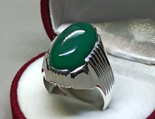 Load image into Gallery viewer, 18 Carat Yemeni Dark Green Aqeeq Mens Ring Sterling Silver 925 Handmade Grape Shape Green Agate Ring Gift for Him Agate Ring Religious Ring (14.5)
