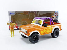 Load image into Gallery viewer, Jada 1:24 Diecast 1973 Ford Bronco with Macho Man Figure
