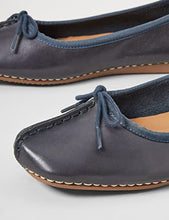 Load image into Gallery viewer, Clarks Freckle ice Size 6.5 US Blue
