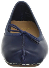 Load image into Gallery viewer, Clarks Freckle ice Size 6.5 US Blue
