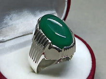 Load image into Gallery viewer, 18 Carat Yemeni Dark Green Aqeeq Mens Ring Sterling Silver 925 Handmade Grape Shape Green Agate Ring Gift for Him Agate Ring Religious Ring (14.5)
