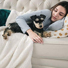 Load image into Gallery viewer, Bedsure Sherpa Fleece Blanket Queen Size Emerald Green Hunter Green Plush Blanket Fuzzy Soft Blanket Microfiber
