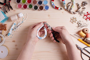Paxcoo 1200Pcs Open Jump Rings and Lobster Clasps Jewelry Findings Kit with Pliers for Jewelry Making (Silver and Gold)