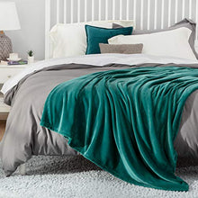 Load image into Gallery viewer, Bedsure Fleece Blanket Queen Size Emerald Green Lightweight Super Soft Cozy Luxury Bed Blanket Microfiber
