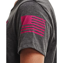 Load image into Gallery viewer, Under Armour Women's New Freedom Flag T-Shirt , Charcoal Medium Heather (019)/Virtual Pink , Small
