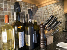 Load image into Gallery viewer, Best Wine Bottle Stopper + Vacuum Sealer, Wine Preserver, 1 Piece, Keep Wine Fresh, Gift for Wine Lovers
