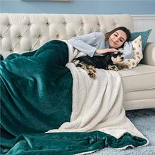 Load image into Gallery viewer, Bedsure Sherpa Fleece Blanket Queen Size Emerald Green Hunter Green Plush Blanket Fuzzy Soft Blanket Microfiber
