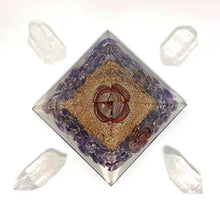 Load image into Gallery viewer, Amethyst Crystal Orgone Reiki Pyramid Kit / Includes 4 Crystal Quartz Energy Points / EMF Protection Meditation Yoga Energy Generator
